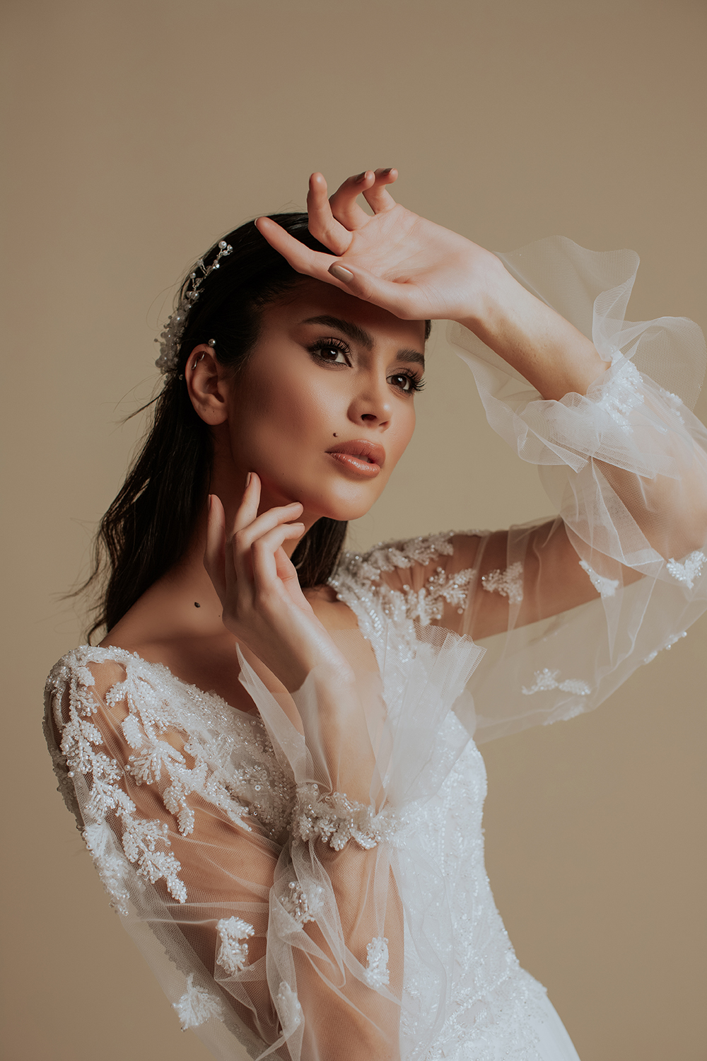 Crystal Taş İşlemeli Yaprak Detaylı Helen Gelinlik